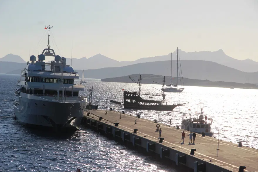 DÜNYANIN EN LÜKS YATLARI ARASINDA 1