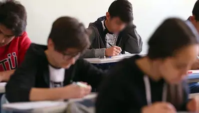 İstanbul İl Milli Eğitim Müdürlüğü'nden cuma namazı yazısı