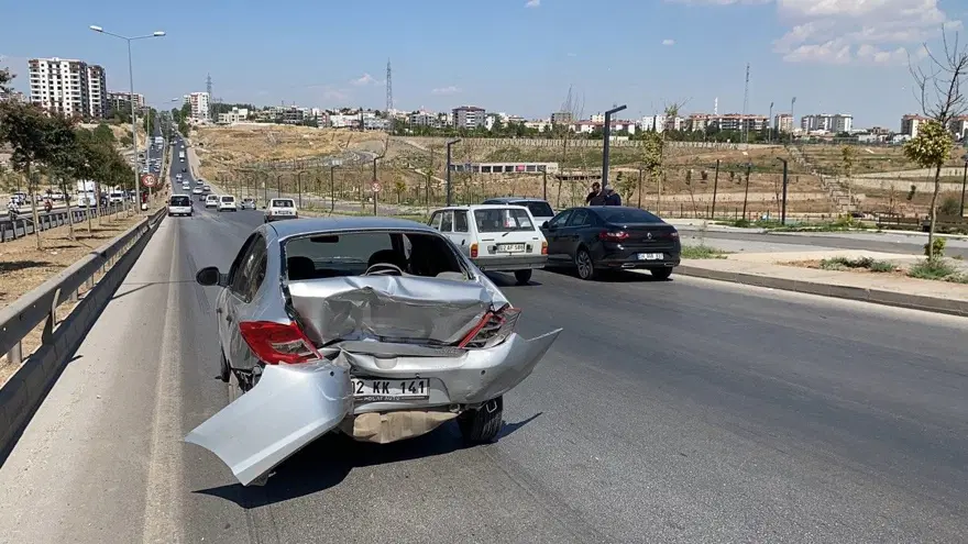 Adıyaman'da 16 araç birbirine girdi: 1'i polis 2 kişi yaralandı 6
