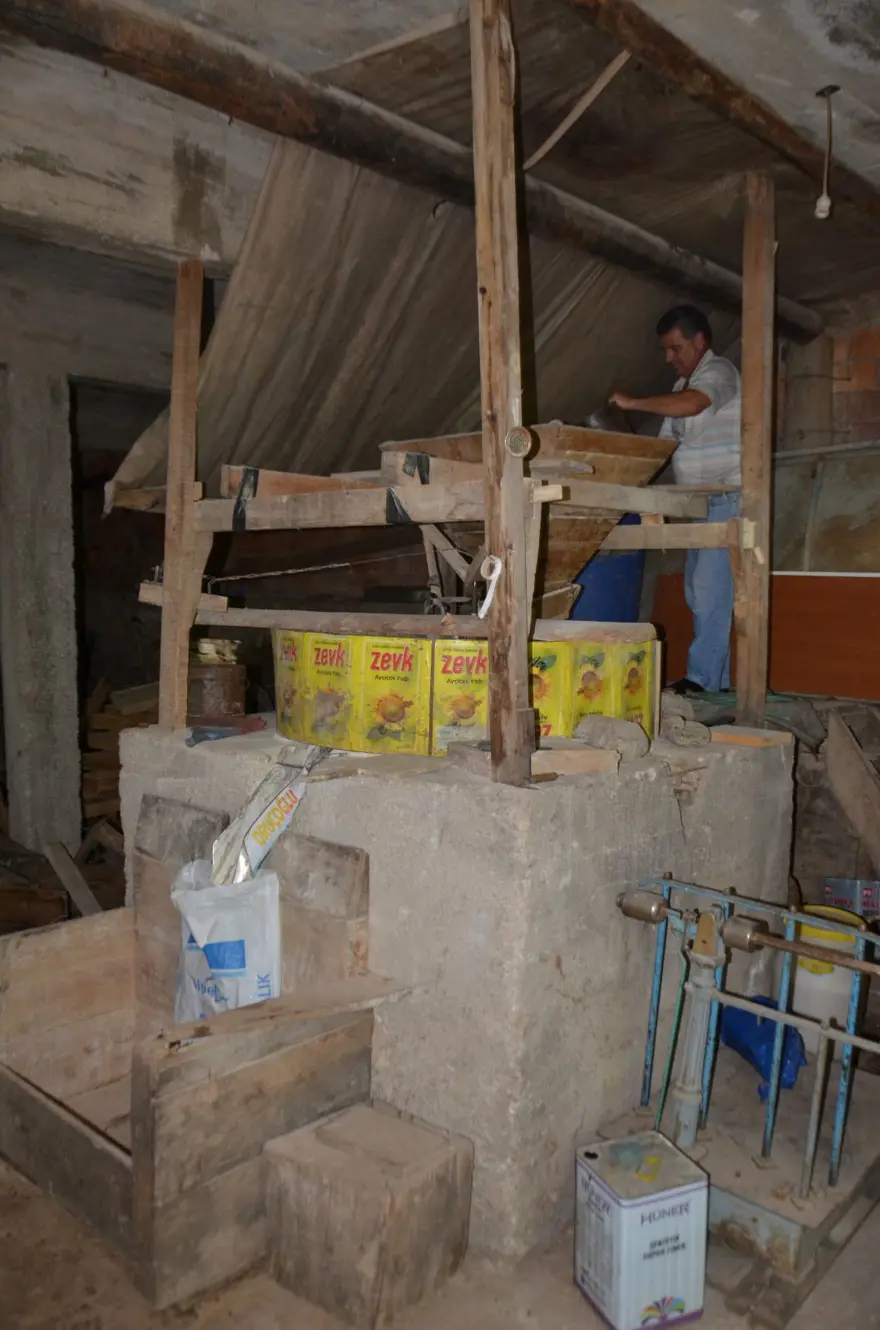 Bin rakımlı tepede zamana meydan okuyan 9 asırlık su değirmeni 8