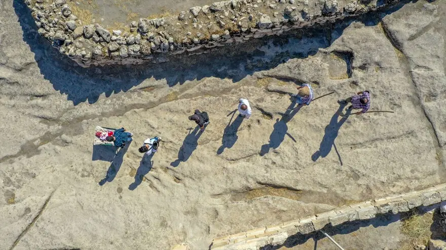 Arkeolog çiftin bebeği Sarya Hasankeyf kazı ekibinin neşe kaynağı oldu 24 Arkeolog çiftin bebeği Sarya Hasankeyf kazı ekibinin neşe kaynağı oldu 24