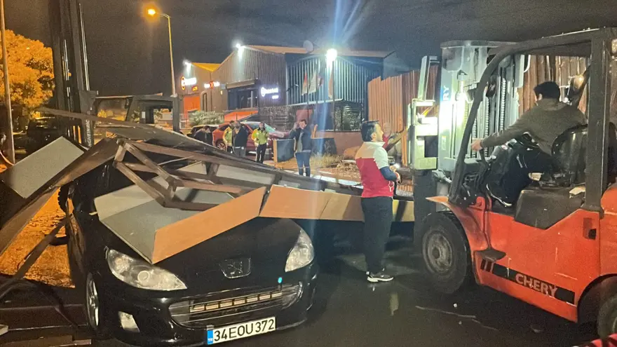İstanbul'da sağanak hayatı olumsuz etkiledi 11
