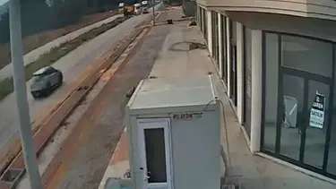 Hafriyat kamyonları kafa kafaya çarpıştı