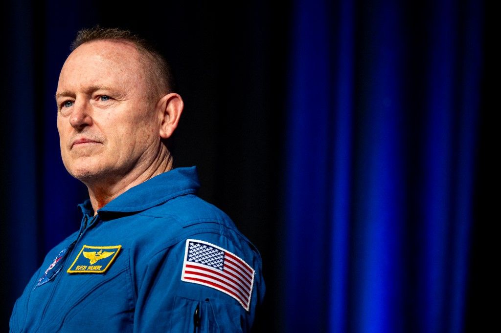 Uzayda 9 ay mahsur kalan astronot emekli oldu