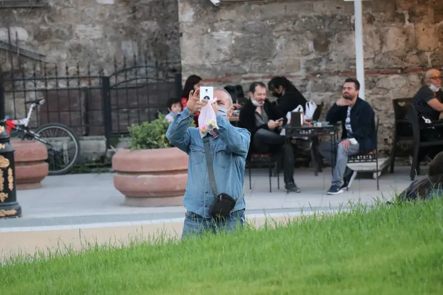 Bolu'da bir genç intihara kalkıştı, vatandaşlar sosyal medyadan canlı yayın açtılar 2