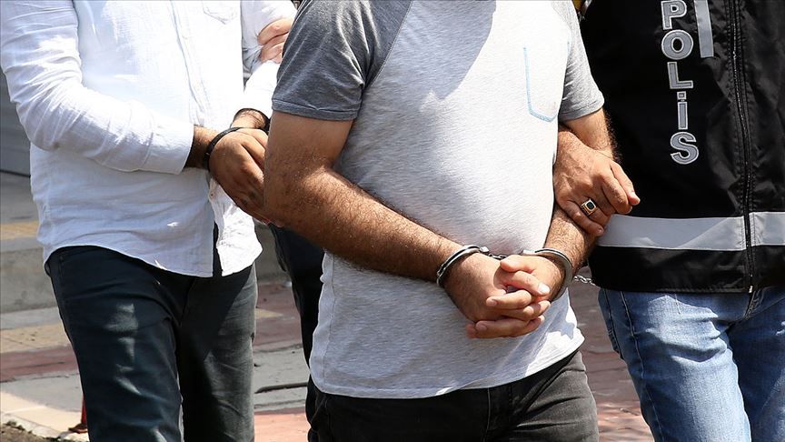İzmir'de iki kardeşe uyuşturucu gözaltısı