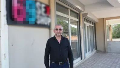 Komşunun intikam yöntemi apartmanı karıştırdı: Apartmanın altında cinsel ürün satıyor