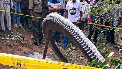 Kenya'da 500 kiloluk metal cisim köye düştü: Roketin ayrılma halkası mı?