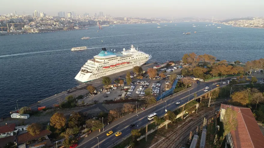 9 katlı dev kruvaziyer gemisi İstanbul'da 5