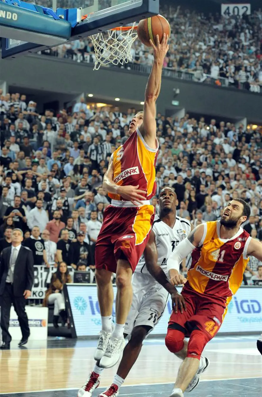 Beşiktaş Milangaz öne geçti 4