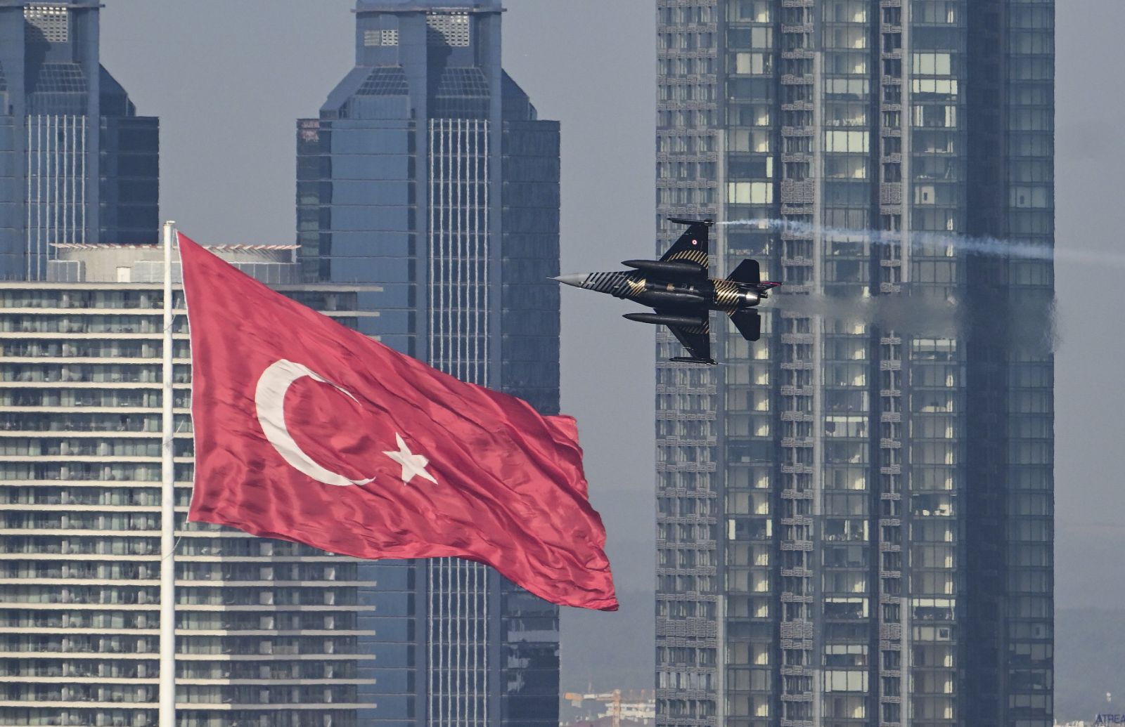 Türk Yıldızları ve SOLOTÜRK 100. yıl için İstanbul semalarında
