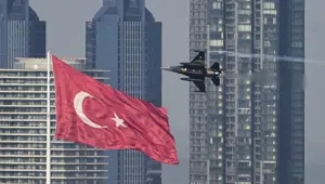 Türk Yıldızları ve SOLOTÜRK 100. yıl için İstanbul semalarında