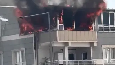 Şanlıurfa'da yangın paniği: Alevler balkonu sardı