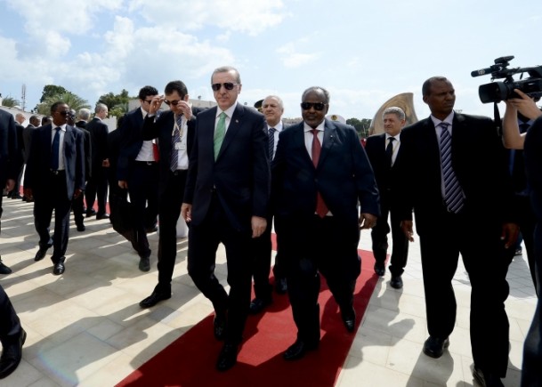 Cumhurbaşkanı Erdoğan Cibuti'de resmi törenle karşılandı
