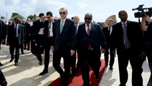 Cumhurbaşkanı Erdoğan Cibuti'de resmi törenle karşılandı Cumhurbaşkanı Erdoğan Cibuti'de resmi törenle karşılandı