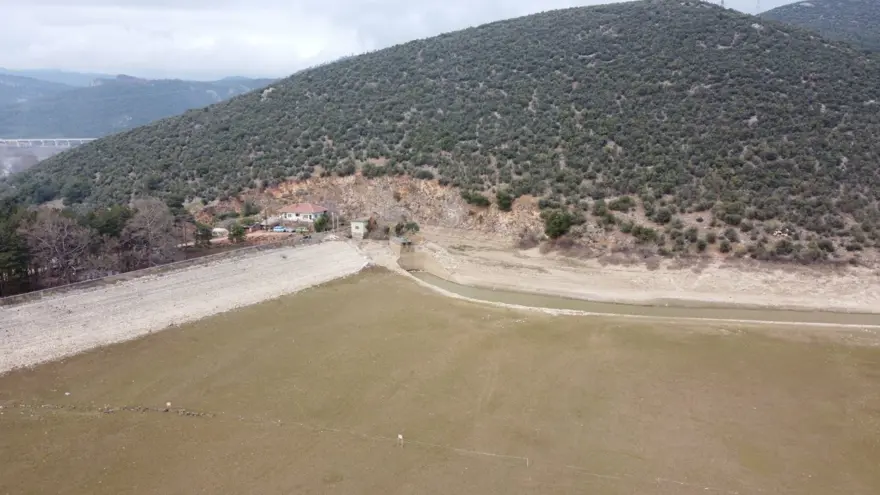 Bursa’da tarımın can damarı Gölbaşı Barajı büyük ölçüde kurudu 5