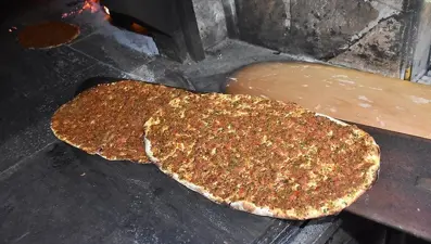 Gıda sahtekarları ifşalandı... Lahmacun, yoğurt, börek hepsi sakıncalı