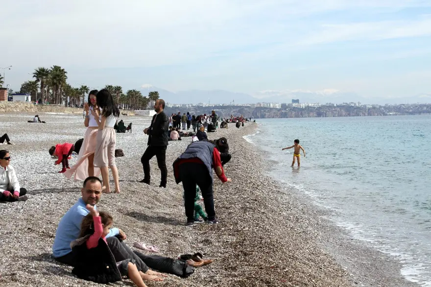 Çocuklar yüzdü, büyükler güneşlendi 3