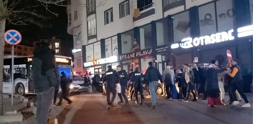 Düğünde kavga: Gelin ve damat tarafı birbirine girdi 