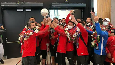 Şampiyonlar yurda döndü: Gazilerimize armağan olsun