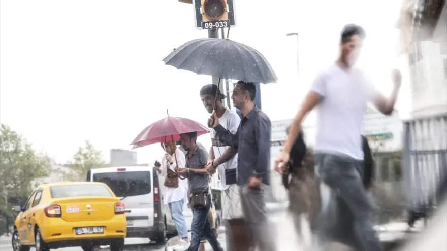 İstanbul'da sonbahar provası. Hava bir anda soğuyacak, sağanak bastıracak 2
