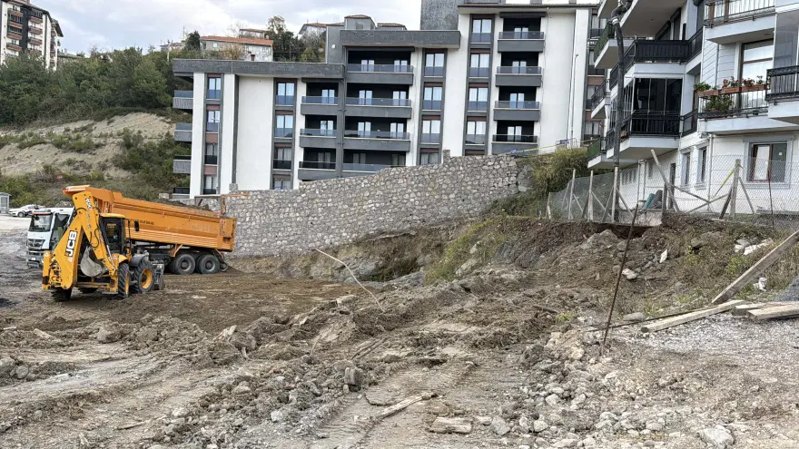 Çöken alan 40 bin metreküp toprakla dolduruluyor 
