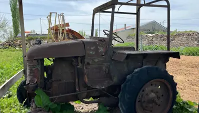 Kars’ta baba hatırası traktörü 73 yıldır saklıyor
