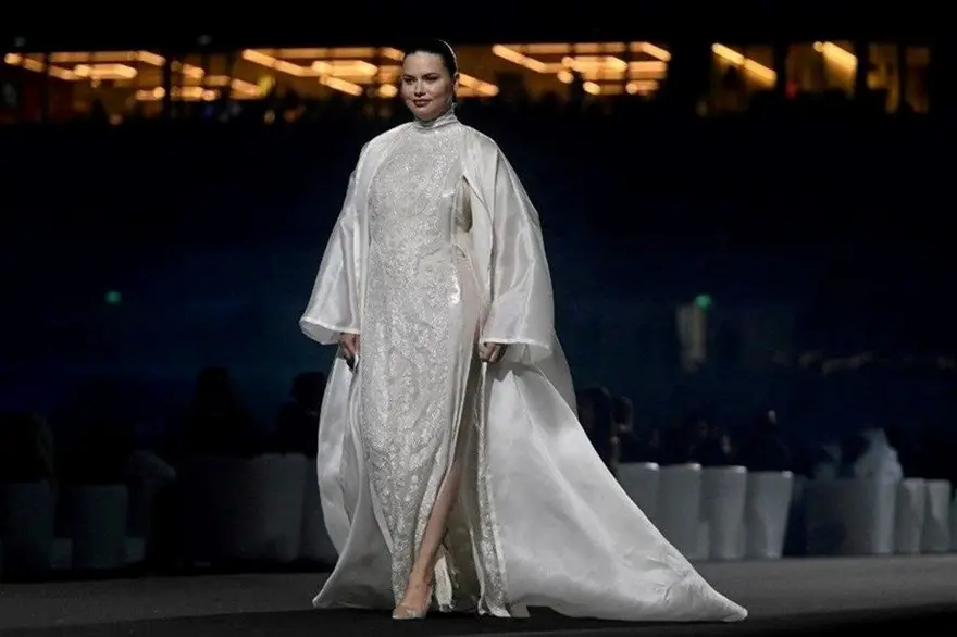 Adriana Lima'nın son hali şaşırttı: Dolgularını mı eritti? 7