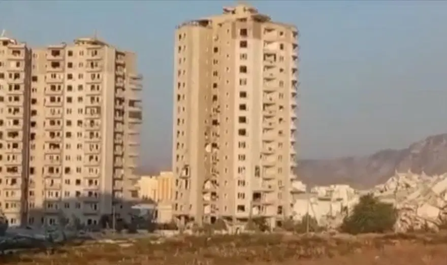 Hatay’da 16 katlı rezidans dinamitle yıkıldı Hatay’da 16 katlı rezidans dinamitle yıkıldı