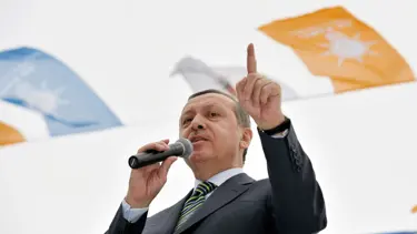 Erdoğan: İki kadın resmiyle rezil ederler