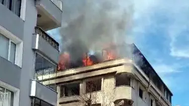 Avcılar'da çatı katı yangını