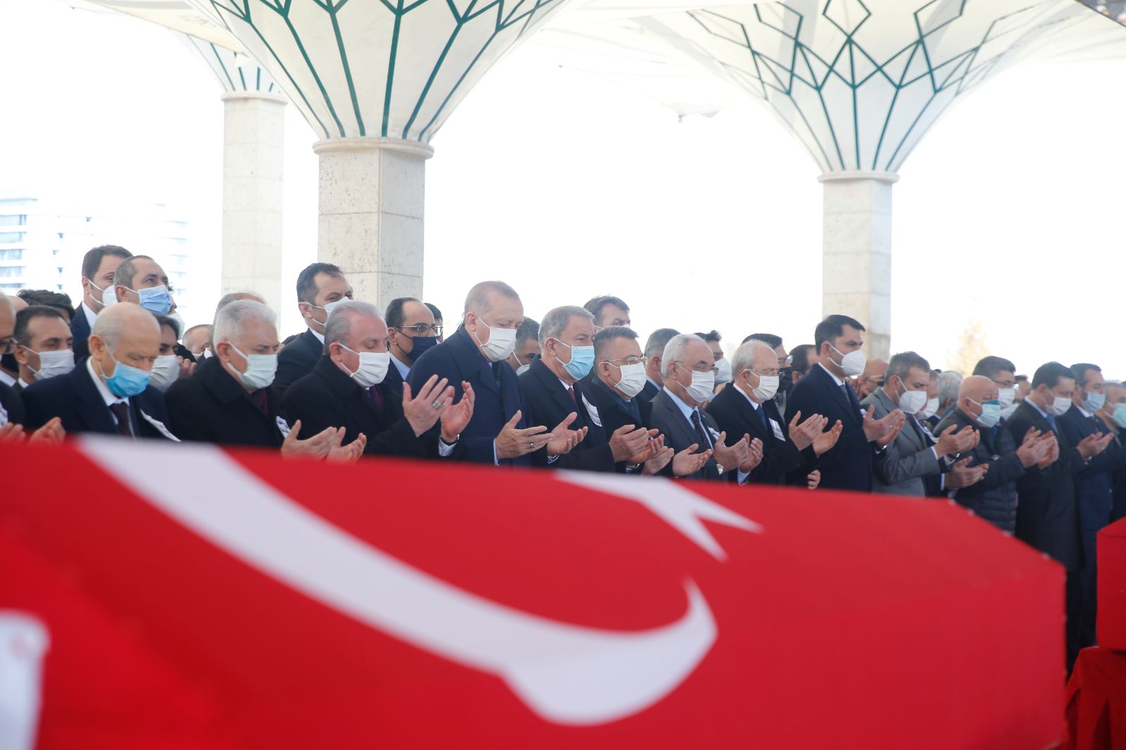 Bitlis'te helikopter düşmesi sonucu şehit olan 11 asker için devlet töreni