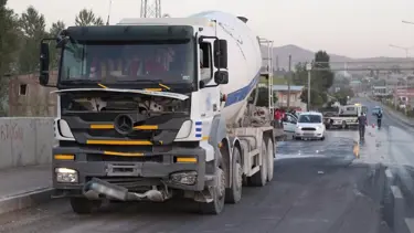 Beton mikseri motosikletle çarpıştı: 1 ölü, 1 yaralı