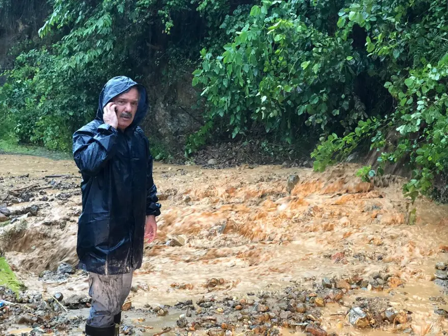 Karadeniz'de sel ve su baskını uyarısı 10 Karadeniz'de sel ve su baskını uyarısı 10