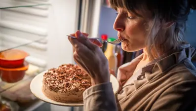 Geç saatlerde yemek yemenin yeni bir zararı daha ortaya çıktı!