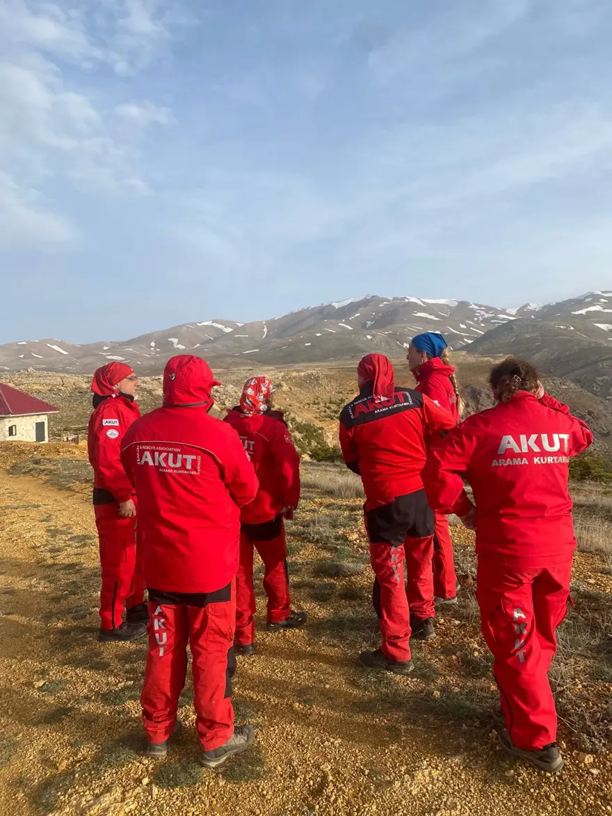 Yıldız Dağı'nda kaybolan emekli öğretim üyesi aranıyor 7 Yıldız Dağı'nda kaybolan emekli öğretim üyesi aranıyor 7