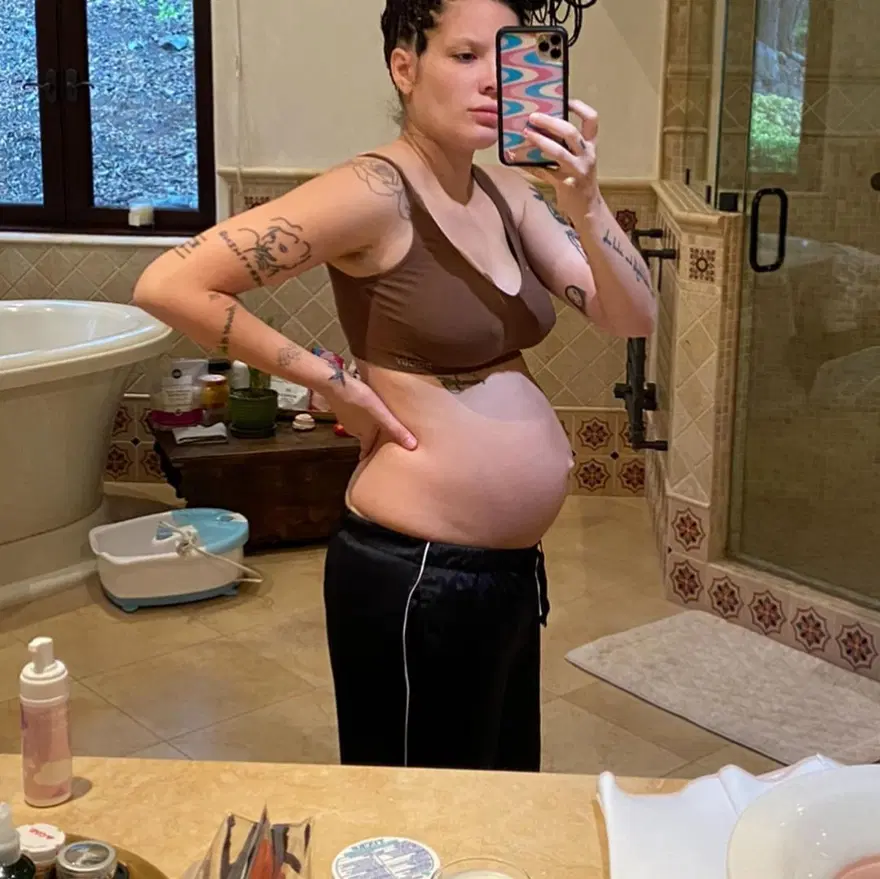 Halsey: Hamilelikten sonra sağlığım kötüleşti 5 Halsey: Hamilelikten sonra sağlığım kötüleşti 5