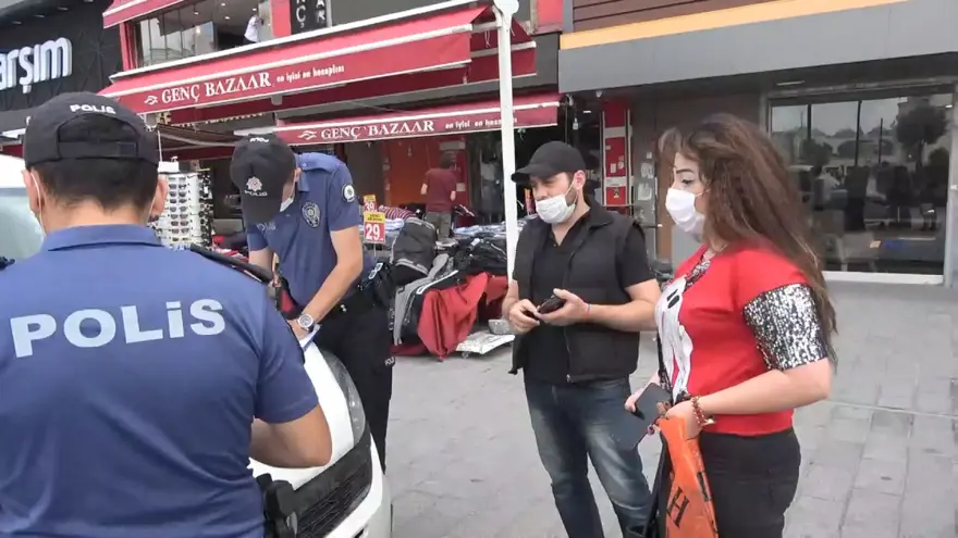 İstanbul'da maske takma zorunluluğunun ilk günü 7 İstanbul'da maske takma zorunluluğunun ilk günü 7