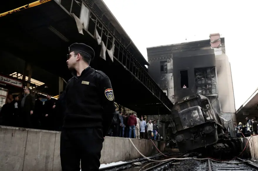 Mısır'da tren istasyonunda yangın: 25 ölü 24 Mısır'da tren istasyonunda yangın: 25 ölü 24