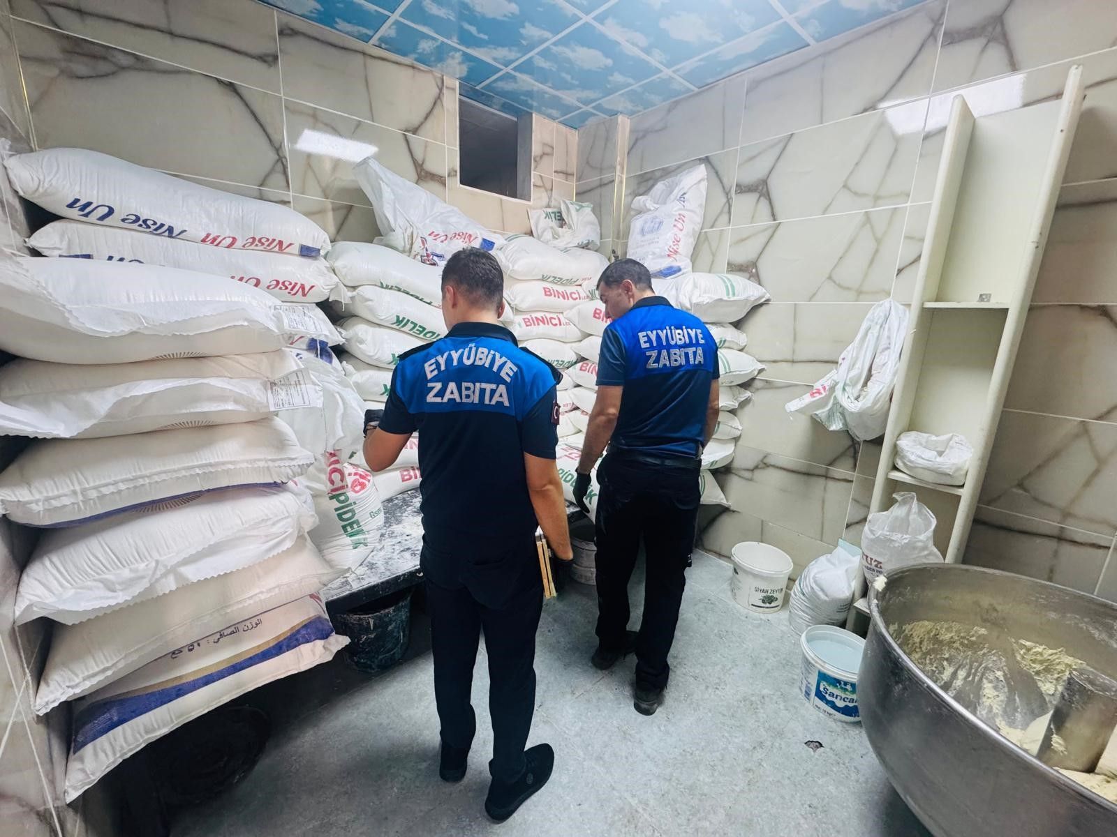 Son tüketim tarihi geçmiş 500 litre süt ele geçirildi
