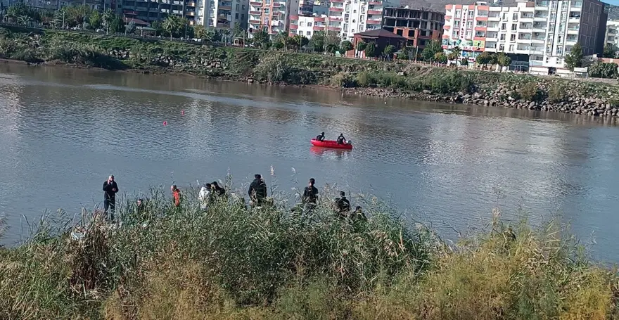 Dicle’ye atlayan kız kardeşlerden Zilan 6 gündür aranıyor 1 Dicle’ye atlayan kız kardeşlerden Zilan 6 gündür aranıyor 1