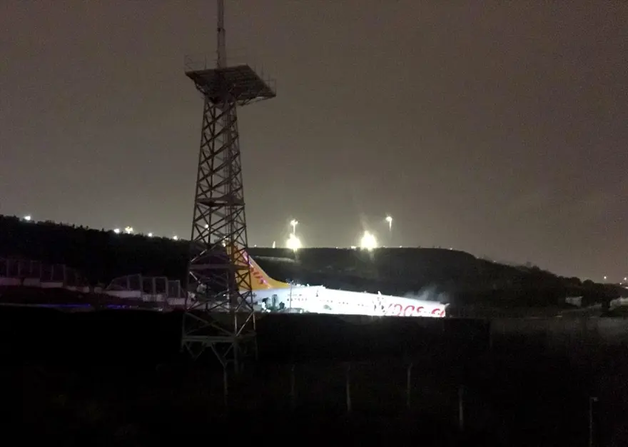 Sabiha Gökçen'de pistten çıkan uçaktan ilk görüntüler 14