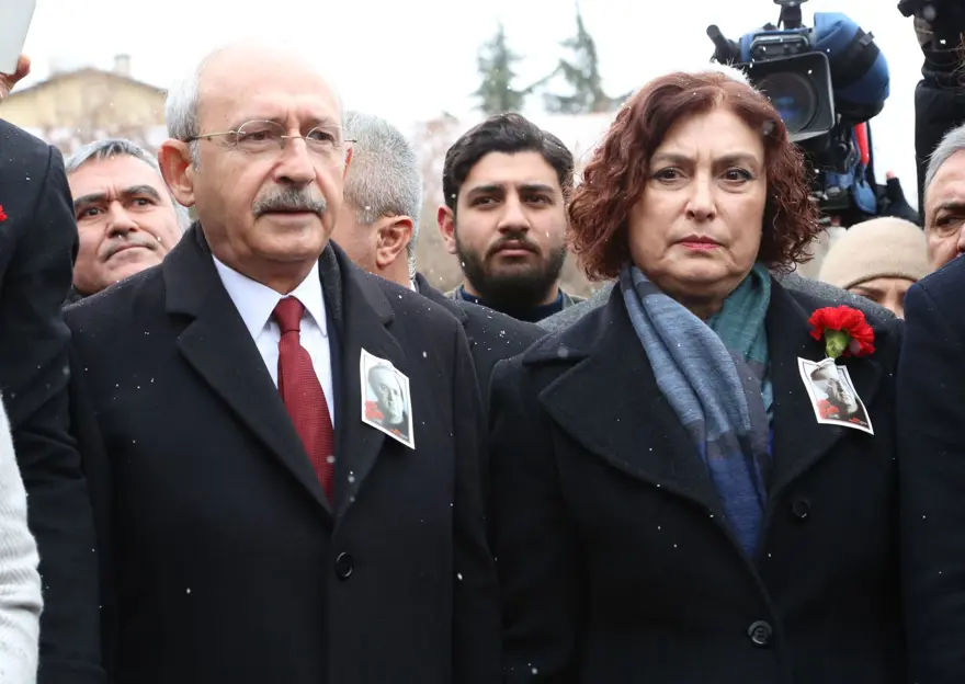 Gazeteci Uğur Mumcu katledilişinin 25'inci yılında anıldı 8 Gazeteci Uğur Mumcu katledilişinin 25'inci yılında anıldı 8