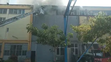 Esenyurt'ta bebek bezi fabrikasında yangın