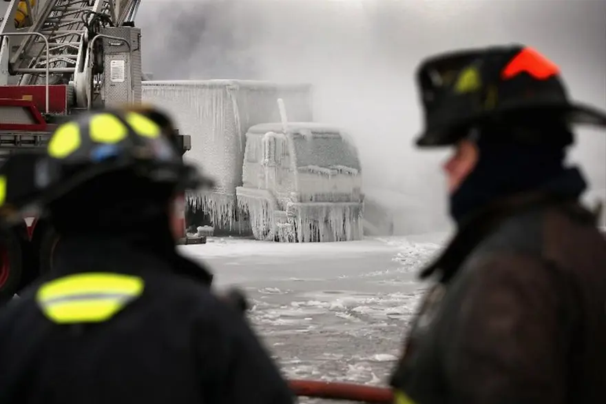 İtfaiyenin buzla mücadelesi 16