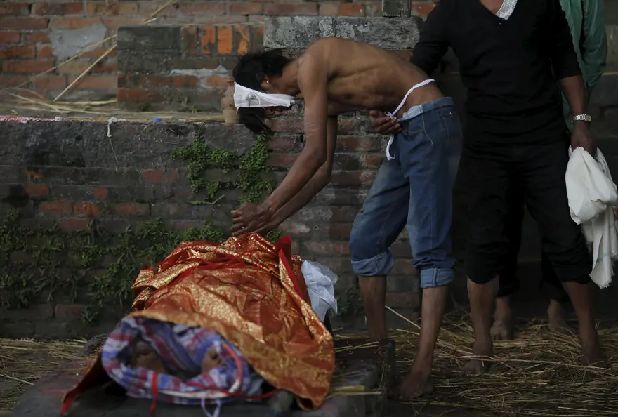 7.8'lik depremde ölü sayısı hızla artıyor 