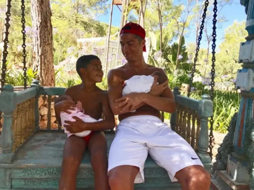 Cristiano Ronaldo’ya taşıyıcı anne eleştirisi: Suçlu Ronaldo’nun annesi 2 Cristiano Ronaldo’ya taşıyıcı anne eleştirisi: Suçlu Ronaldo’nun annesi 2