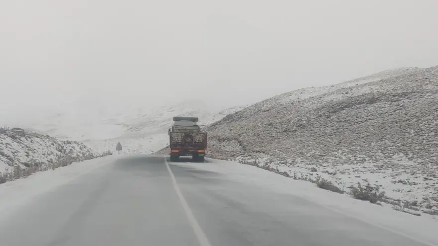 Mevsimin ilk kar yağışı düştü: Ekipler tuzlama yapıyor 1 Mevsimin ilk kar yağışı düştü: Ekipler tuzlama yapıyor 1