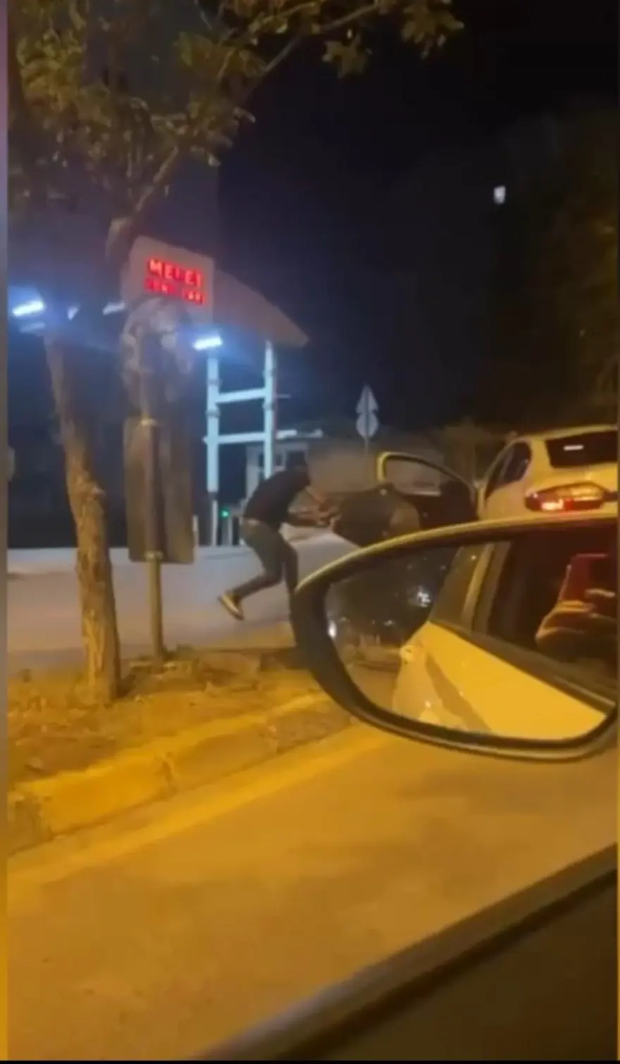 İstanbul'da tekmeli yumruklu sinyal verme kavgası 6