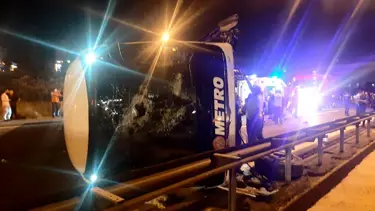 Gebze'de yolcu otobüsü devrildi: 1 ölü, 17 yaralı